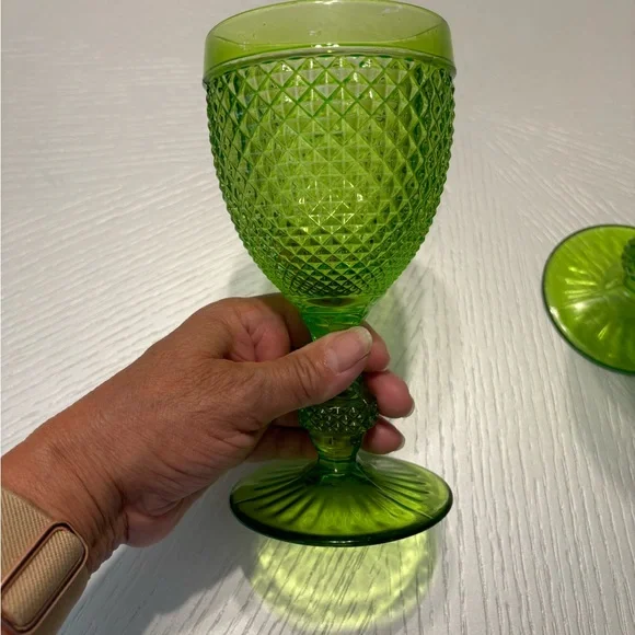 Light Green Diamond Point Wine Glasses Water Goblets Set of 2 - Picture 4 of 13